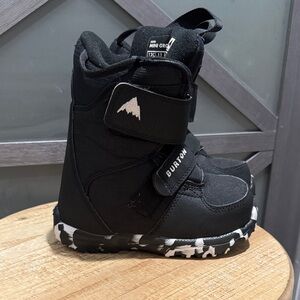 Burton Mini Grom kids snowboard boots
